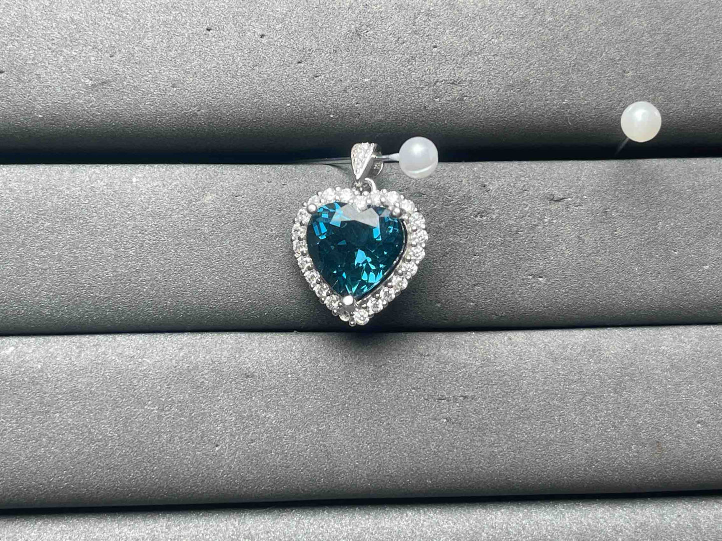 A12313 Topaz Pendant