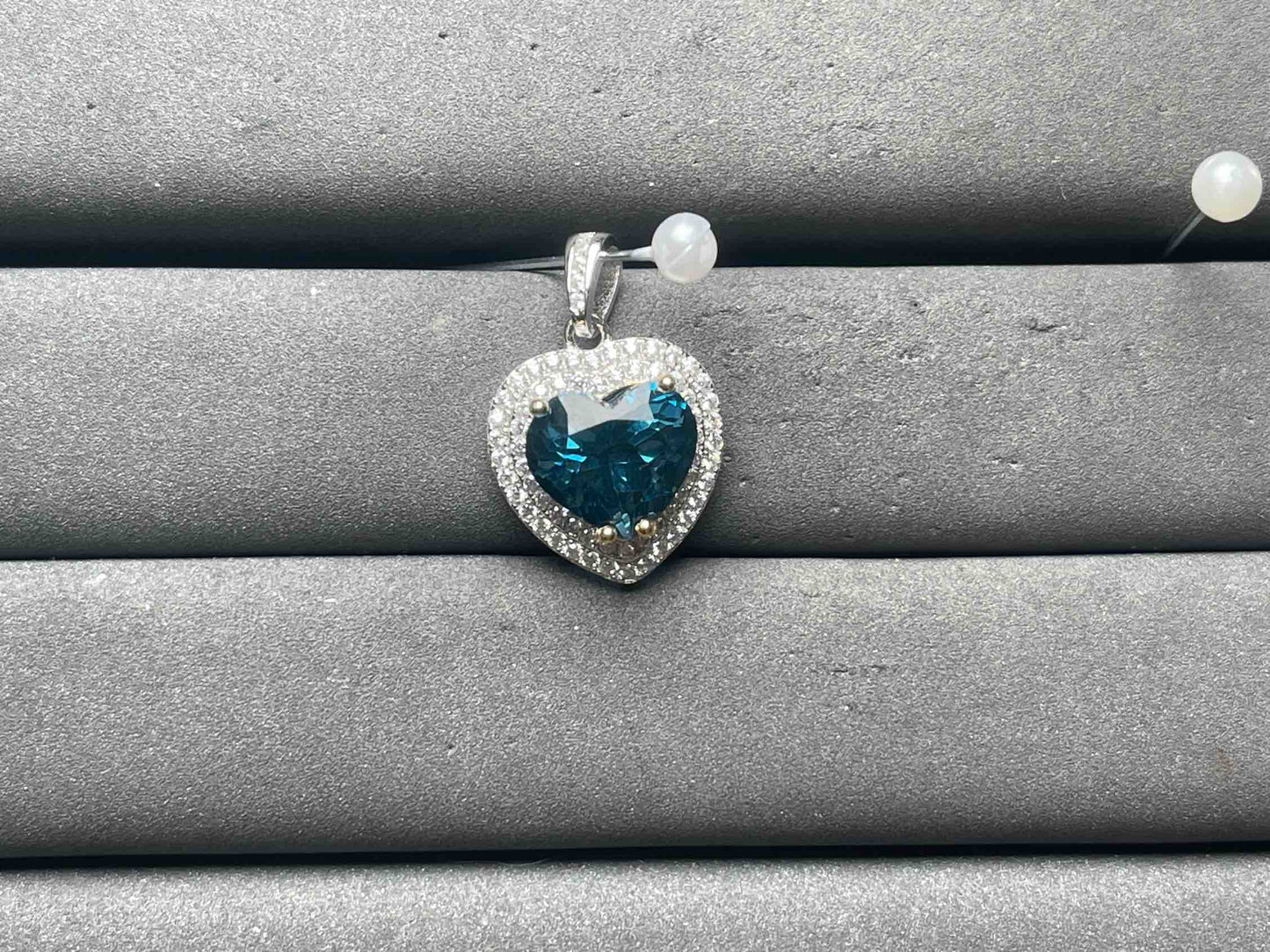 A12314 Topaz Pendant