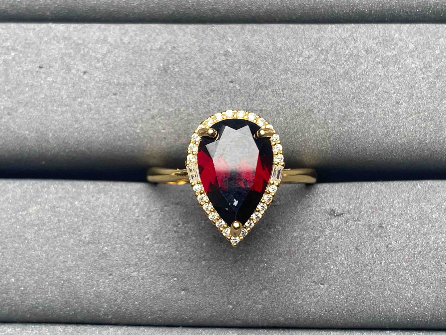 A12366 Garnet Ring