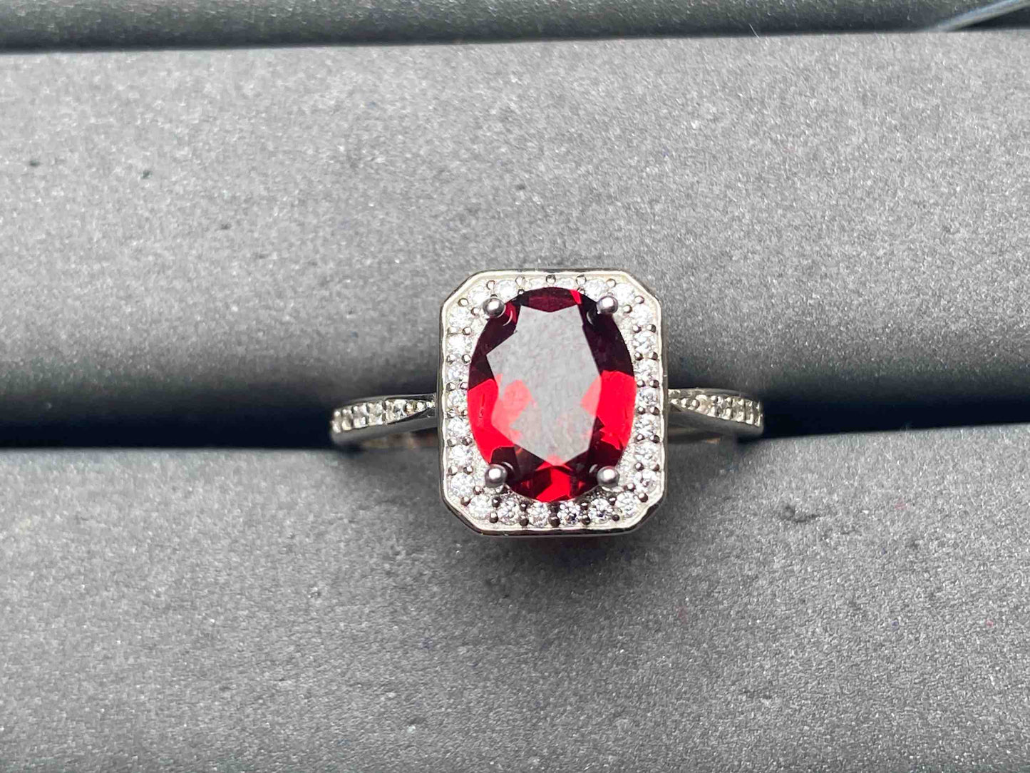 A12373 Garnet Ring