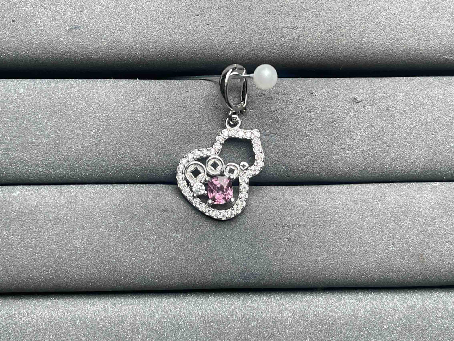 A12473 Spinel Pendant