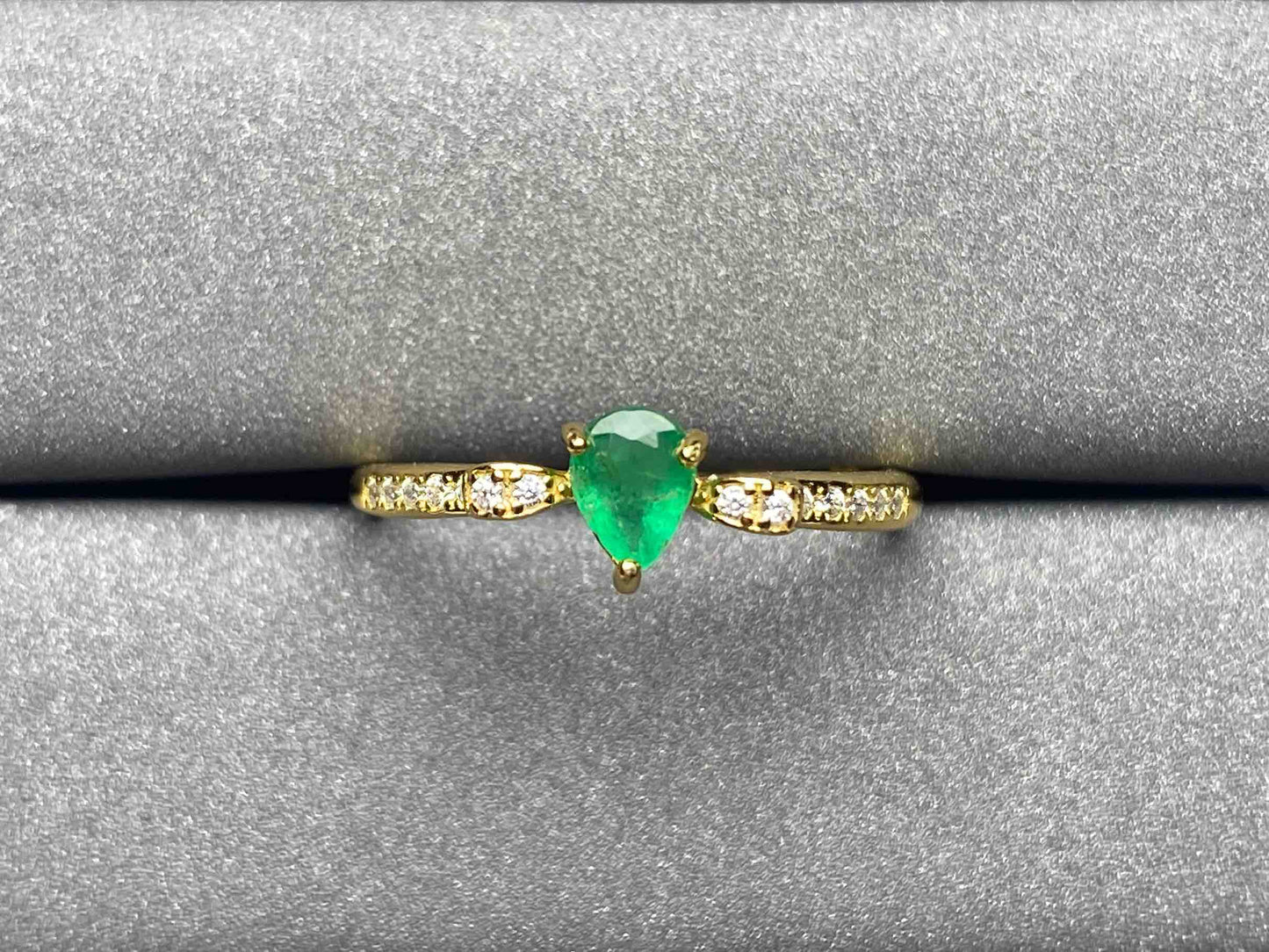 A124 Emerald Ring