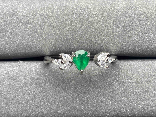 A125 Emerald Ring