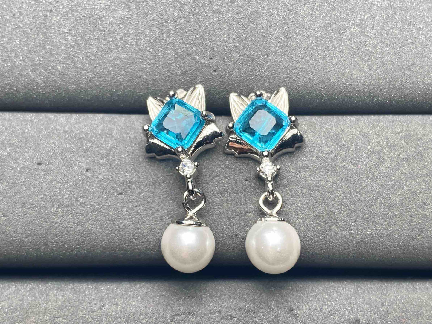 A12690 Color Changing Earrings