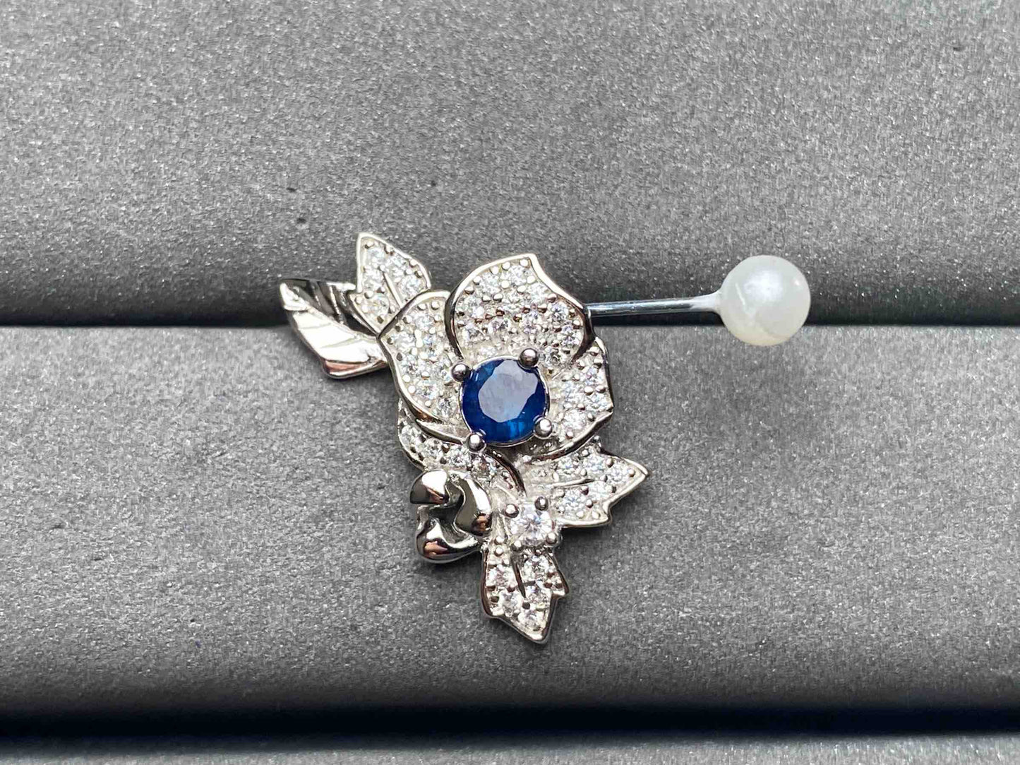 A12711 Sapphire Pendant
