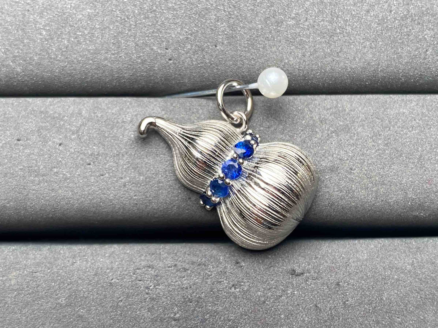 A12713 Sapphire Pendant