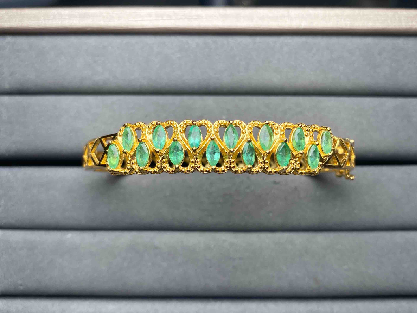 A12721 Emerald Bangle