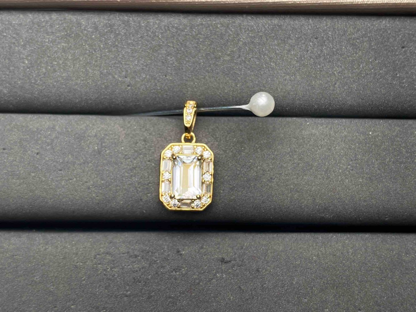 A12901 Moonstone Pendant