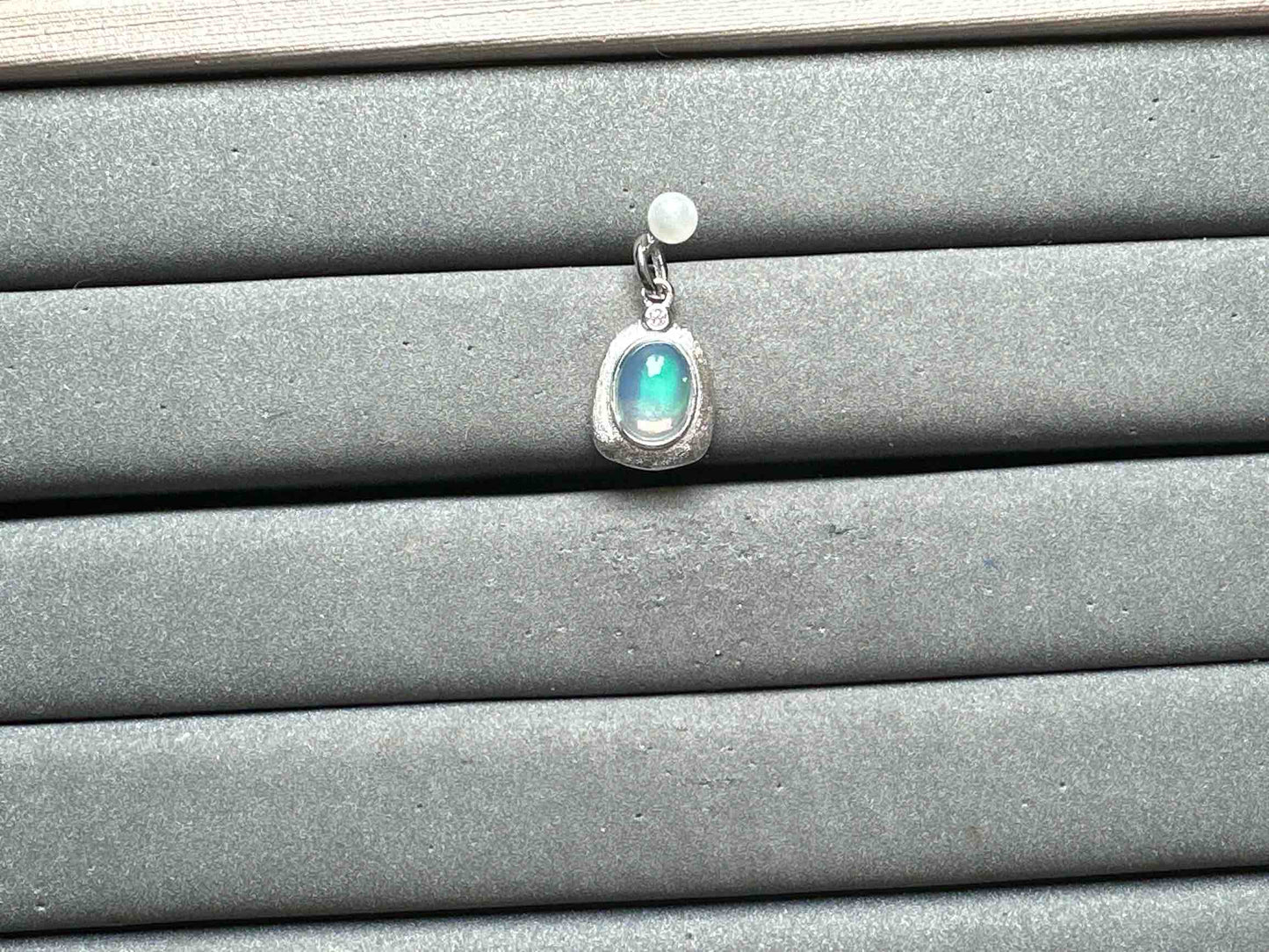 A13005 Opal Pendant