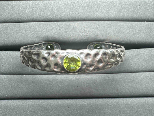 A13010 Peridot Bangle