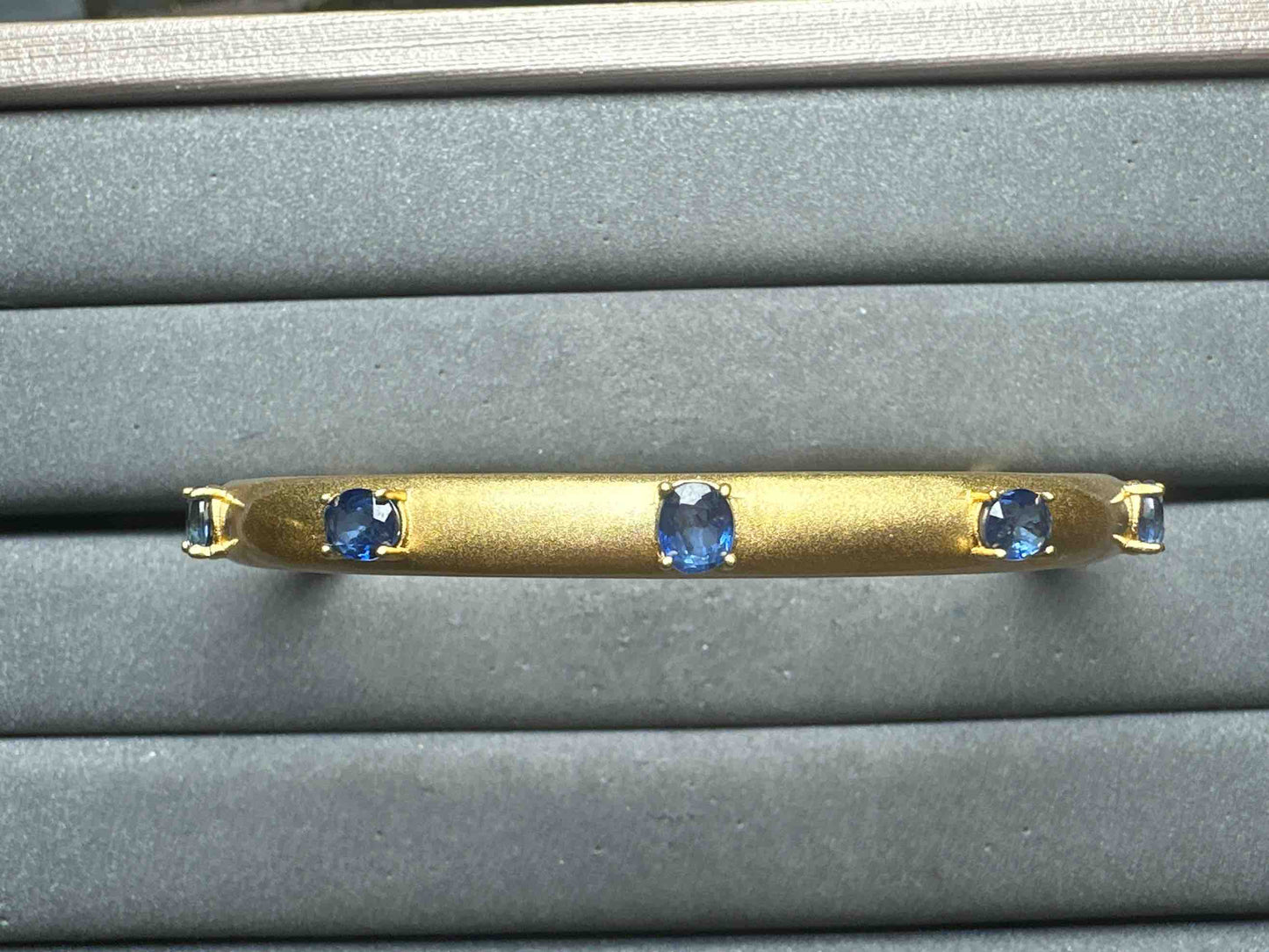 A13024 Sapphire Bangle