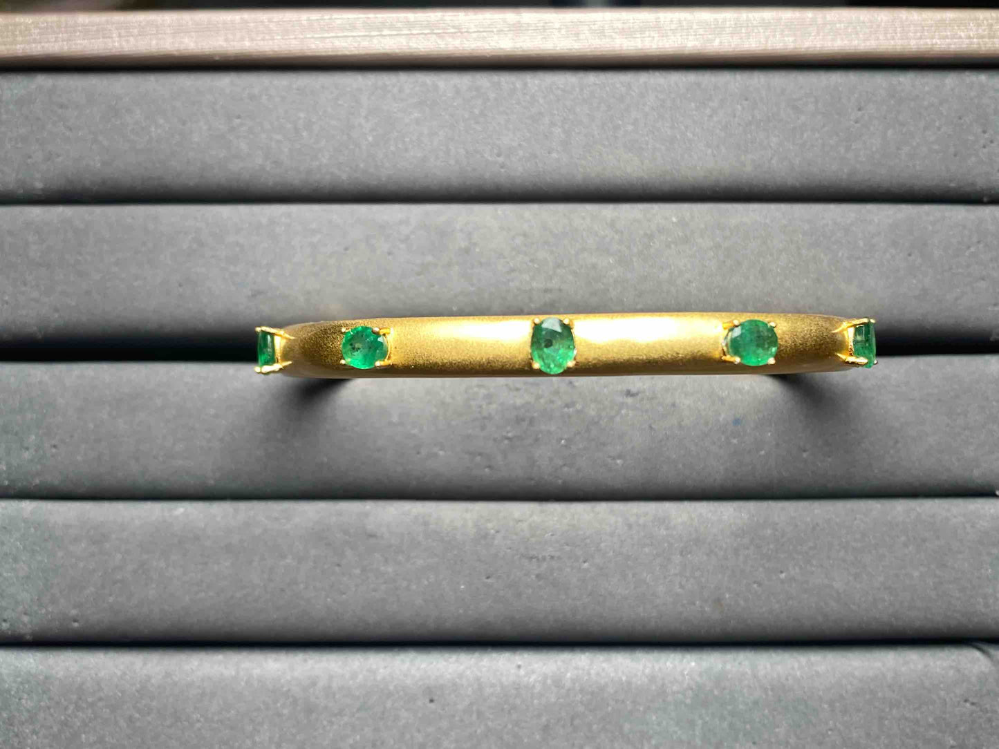 A13025 Emerald Bangle