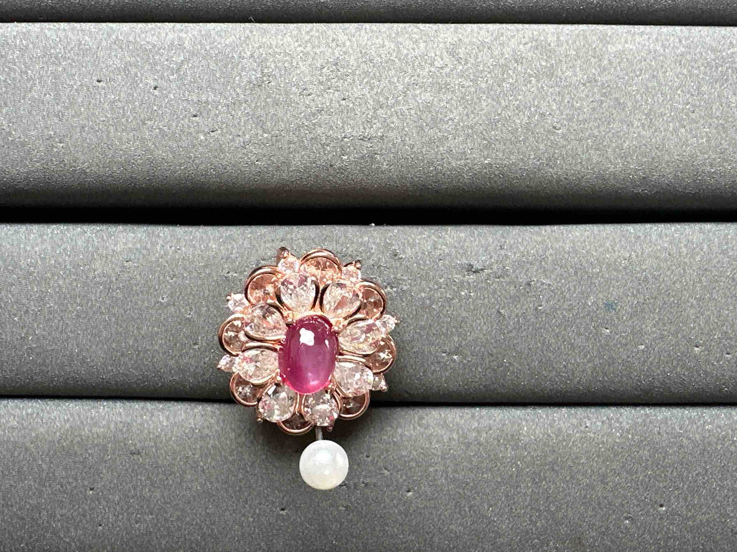 A13096 Ruby brooch