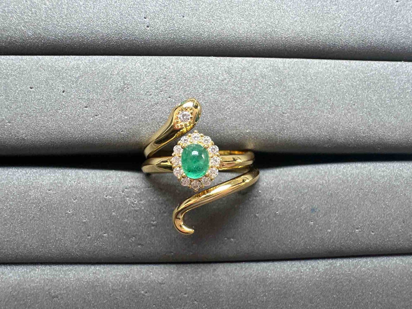 A13104 Emerald Ring