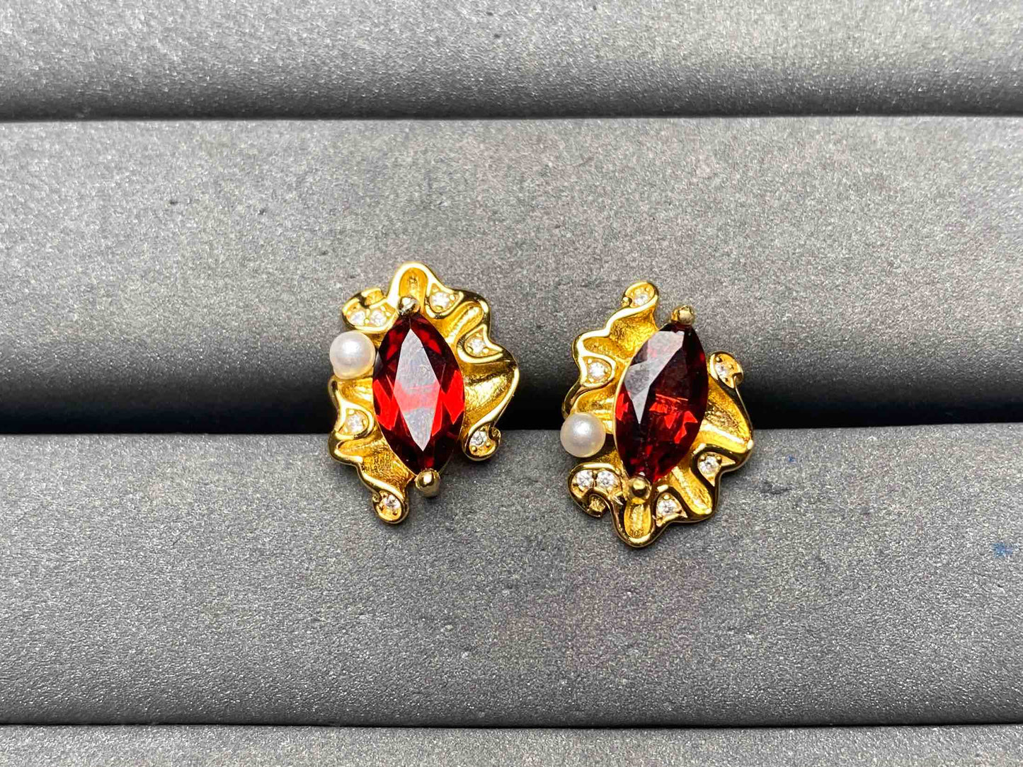 A13117 Garnet Earrings