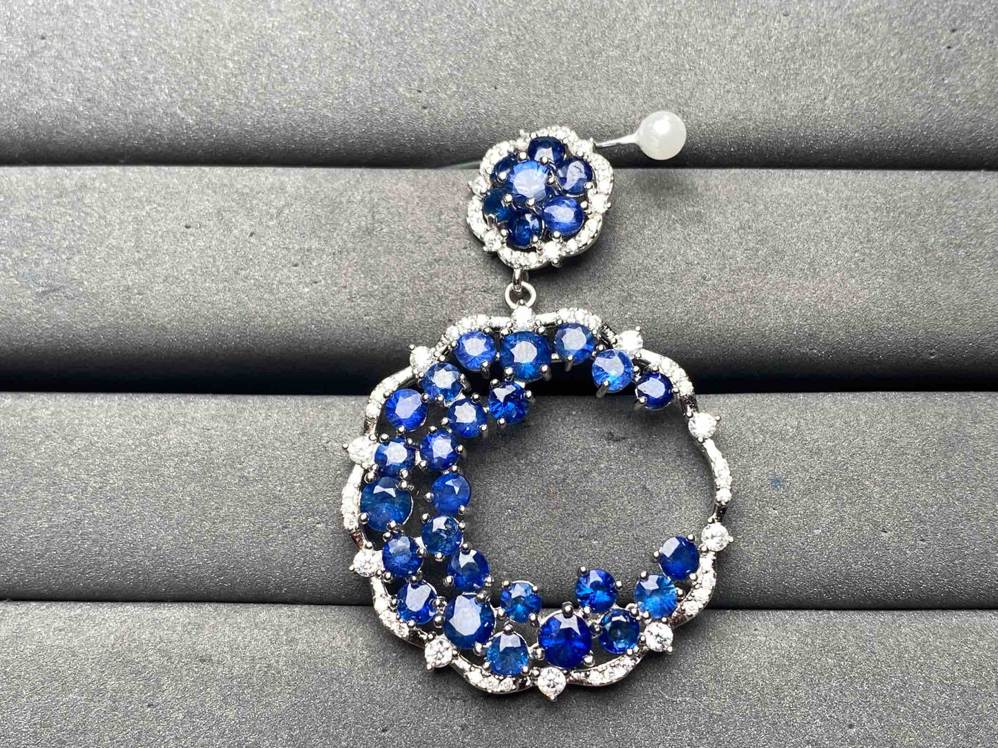 A13129 Sapphire Pendant