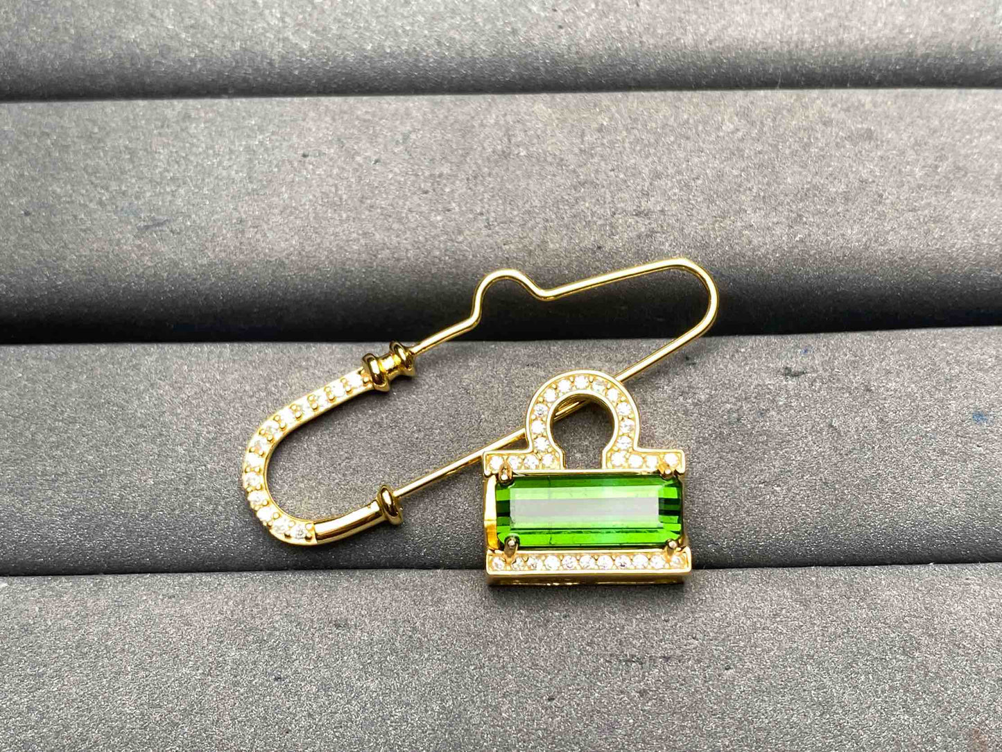 A13133 Tourmaline brooch