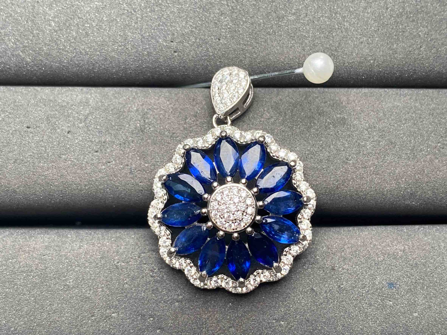 A13142 Sapphire Pendant