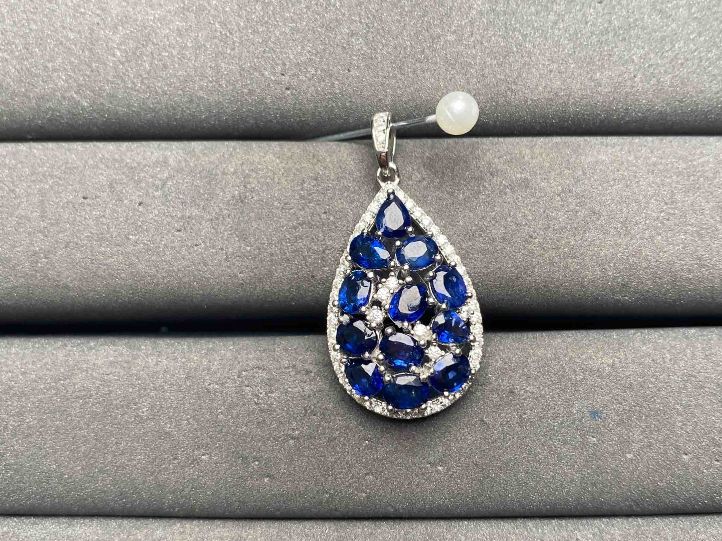 A13146 Sapphire Pendant