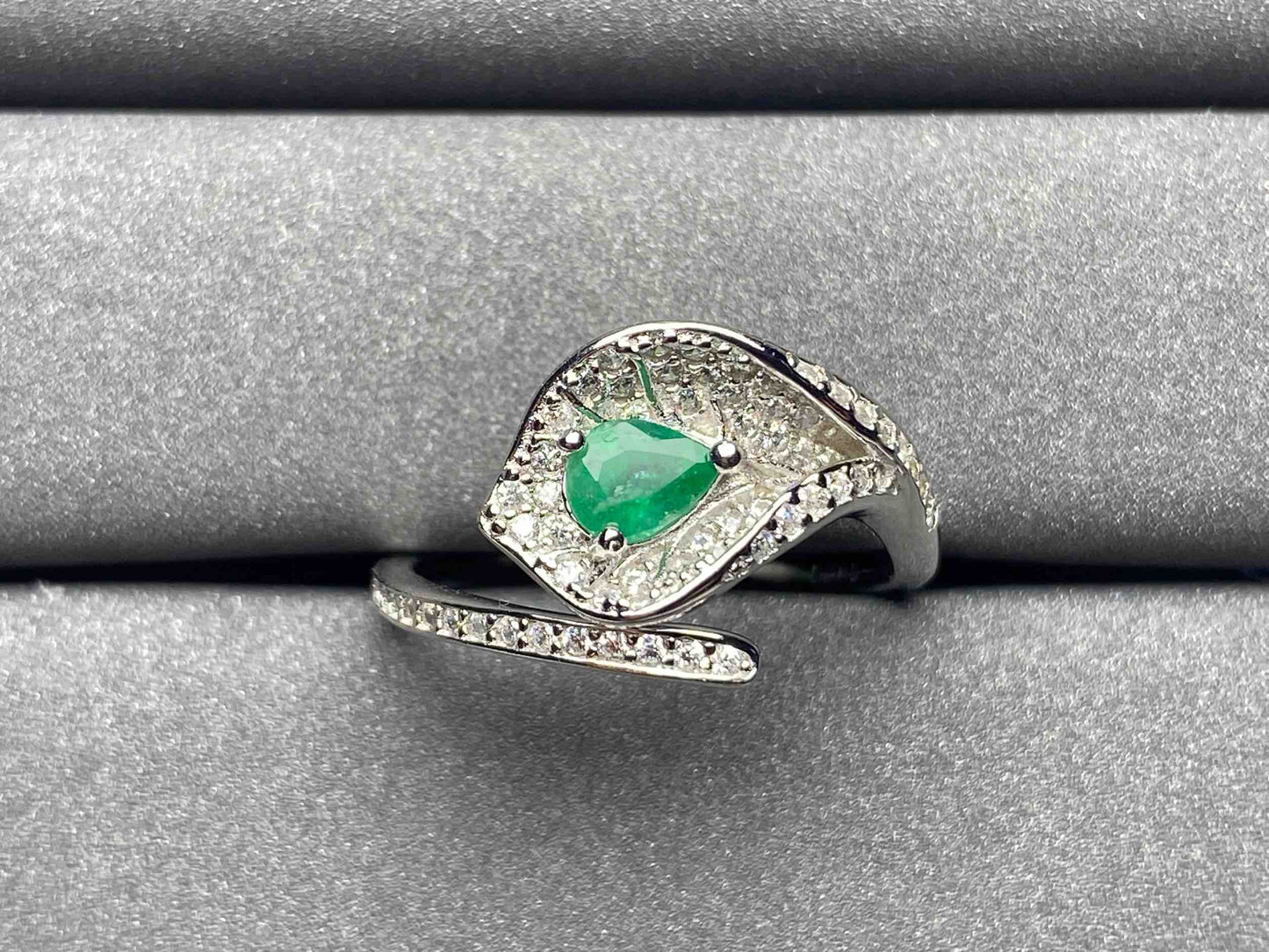A132 Emerald Ring