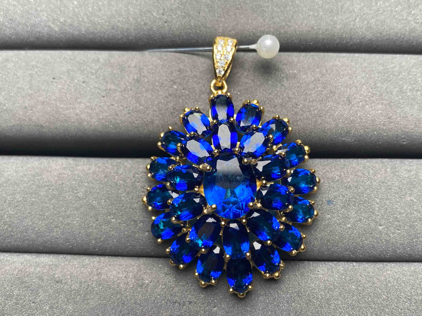 A13224 Topaz Pendant