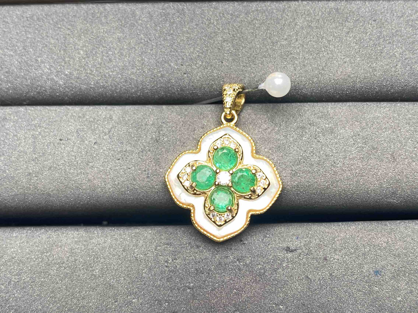 A13233 Emerald Pendant