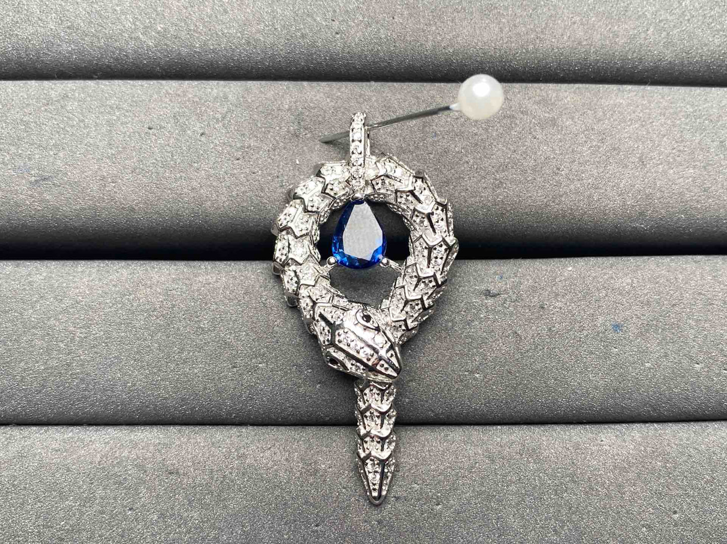 A13243 Sapphire Pendant