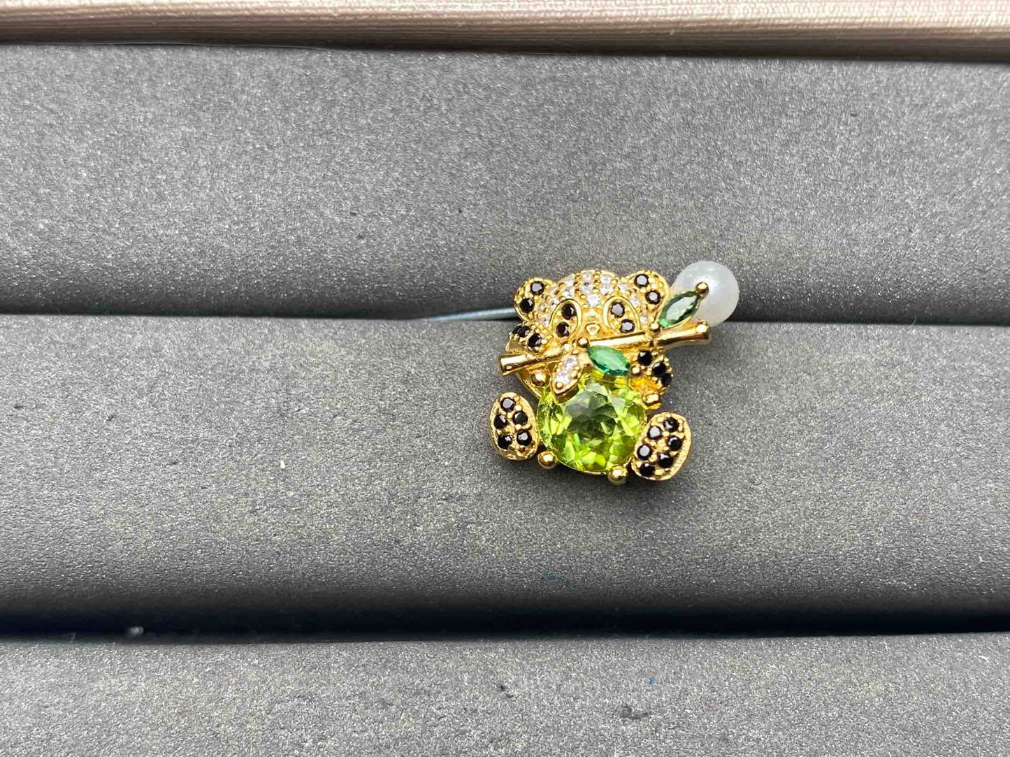 A13249 Peridot Pendant