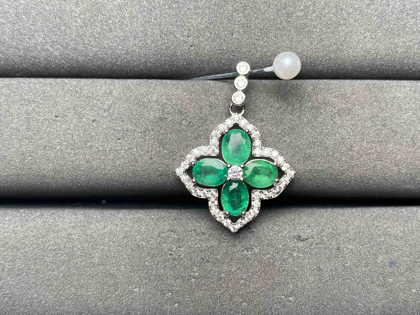 A13372 Emerald Pendant