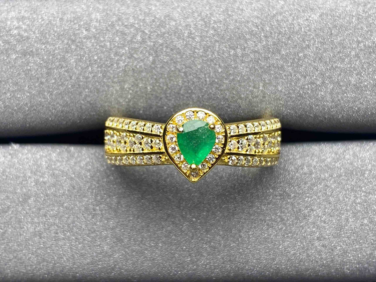A134 Emerald Ring