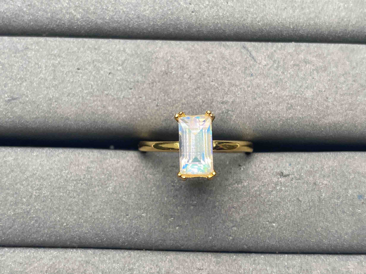 A13448 Moonstone Ring