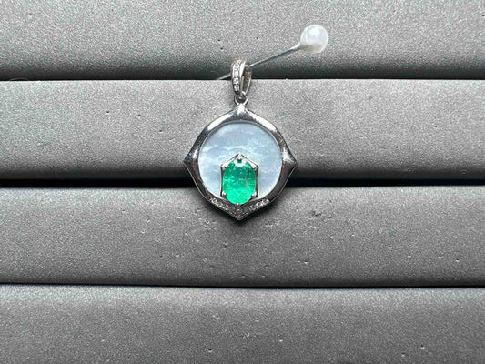 A14170 Emerald Pendant