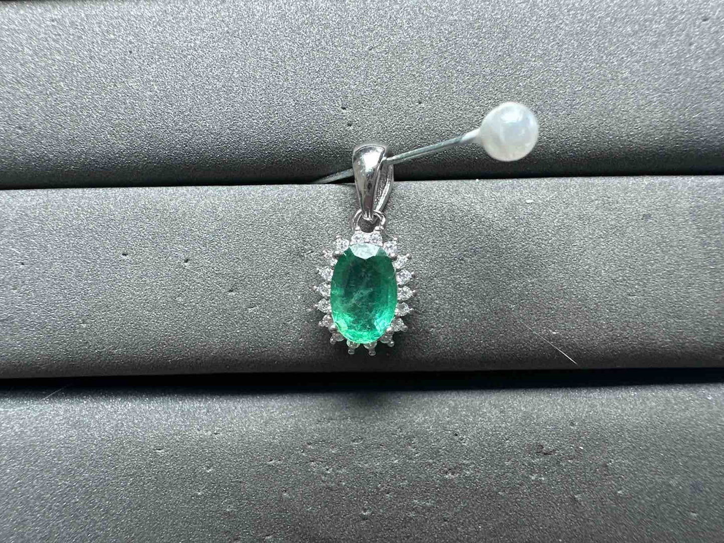 A14212 Emerald Pendant