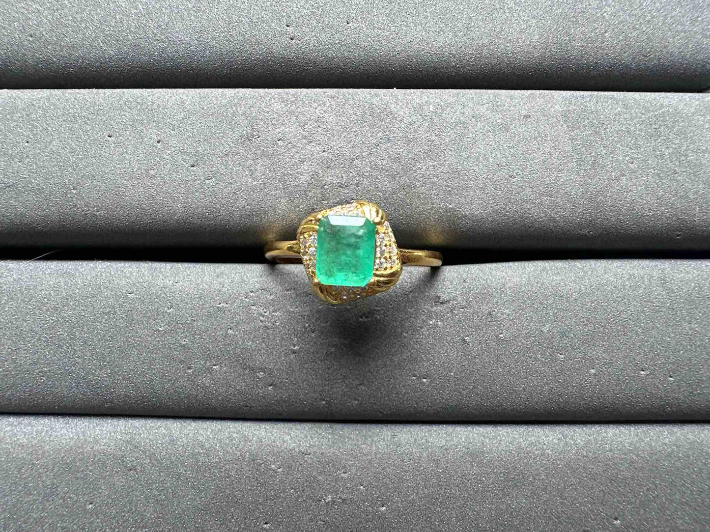 A14218 Emerald Ring