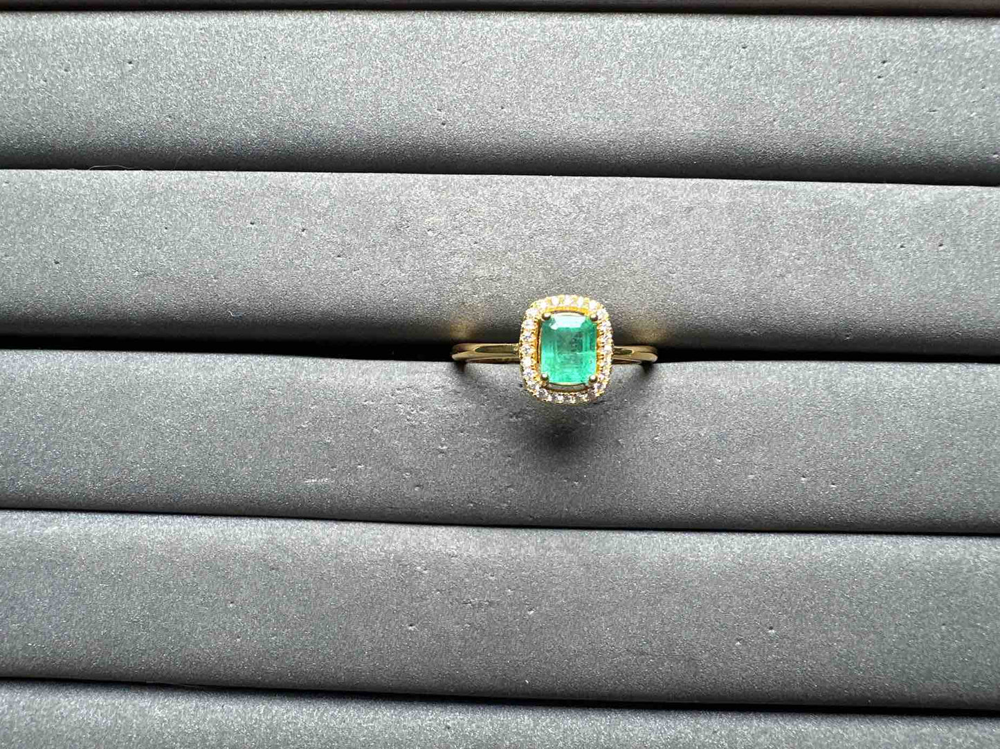 A14370 Emerald Ring