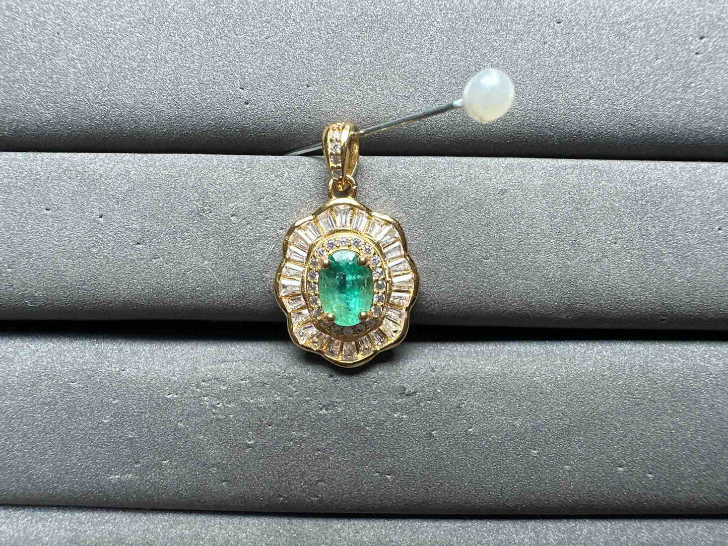 A14388 Emerald Pendant