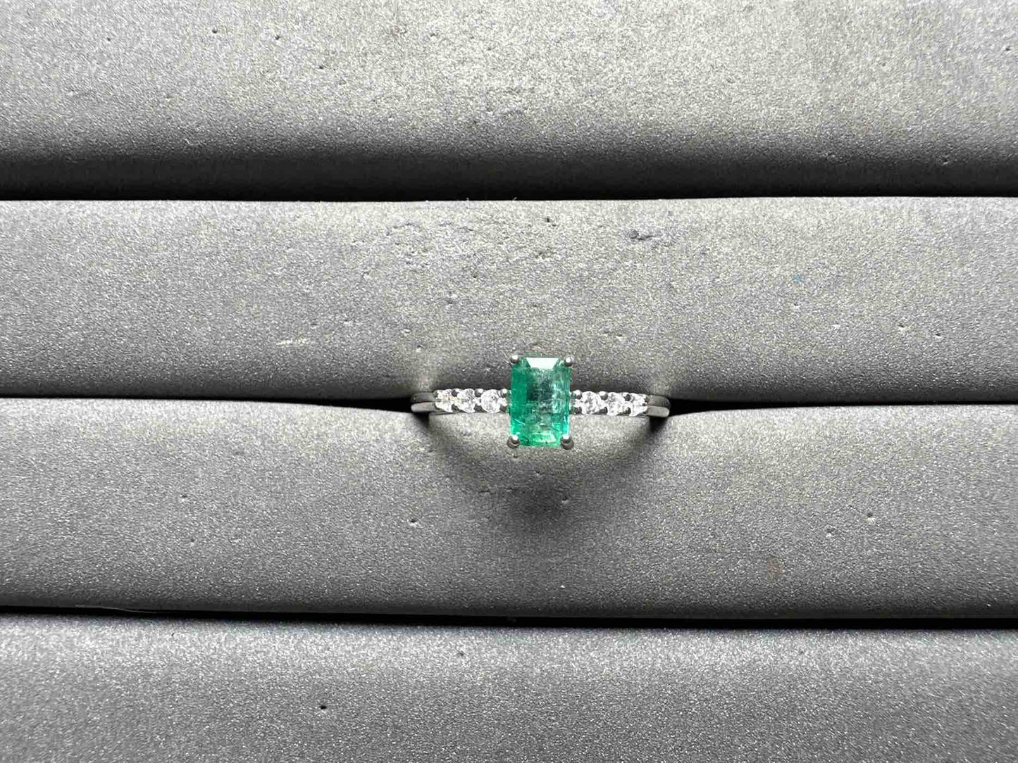 A14400 Emerald Ring