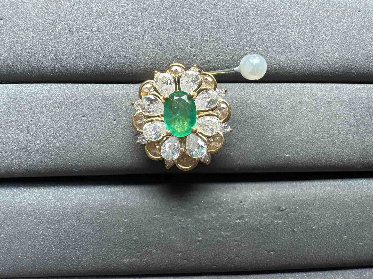 A14414 Emerald brooch