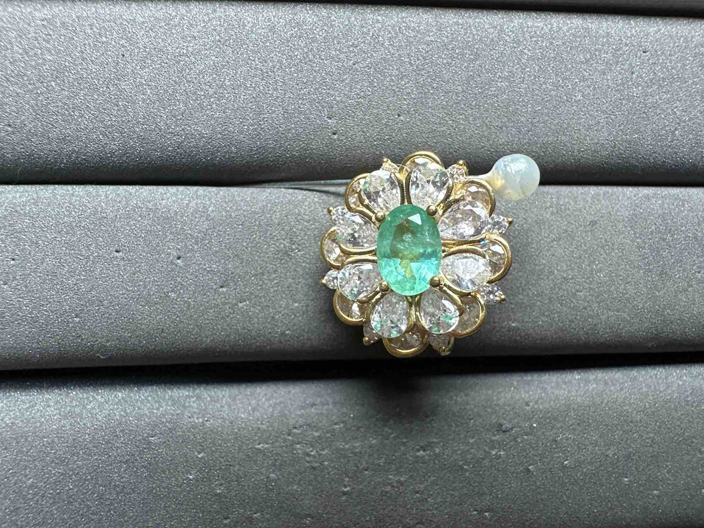 A14415 Emerald brooch