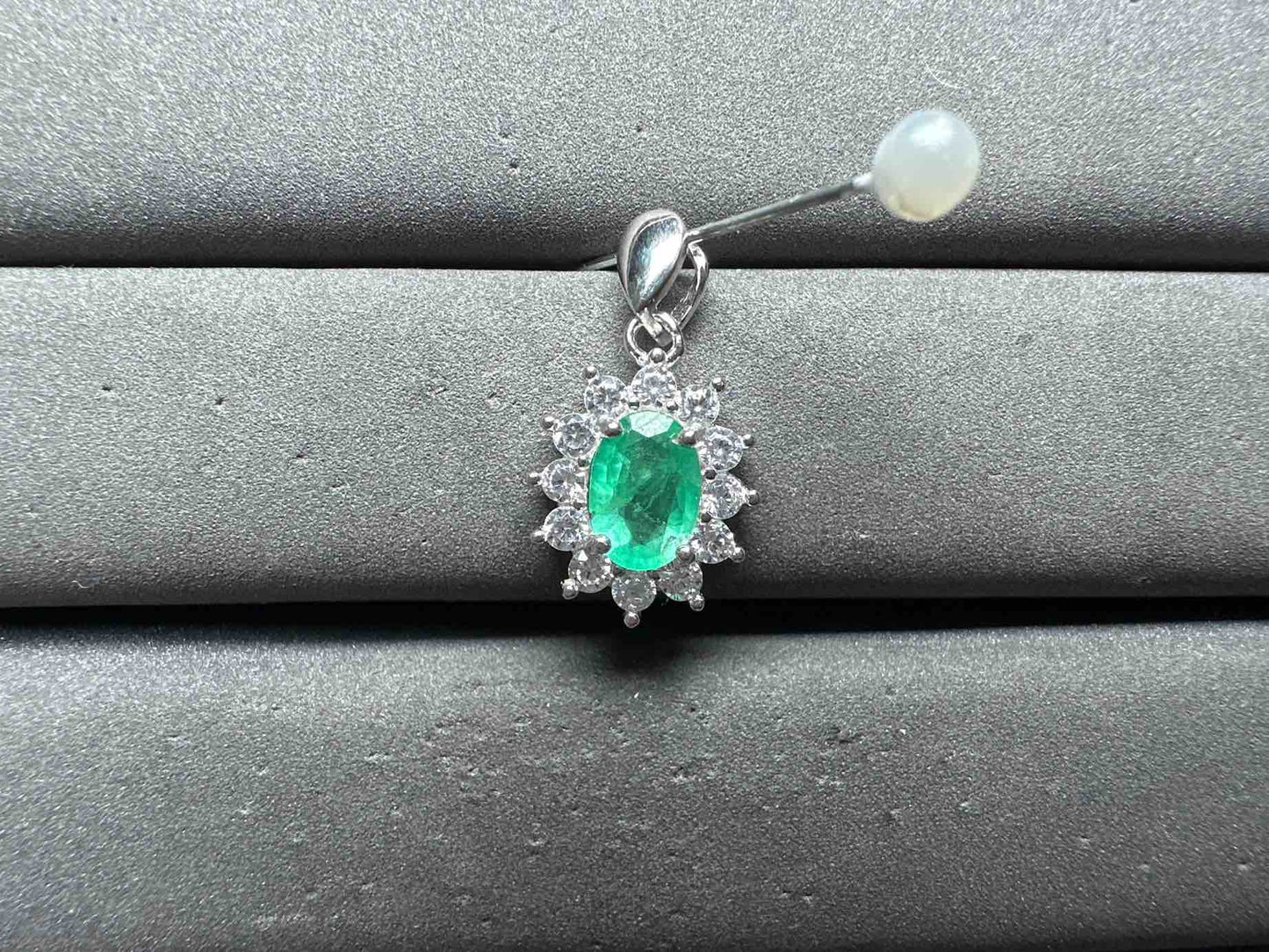 A14417 Emerald Pendant