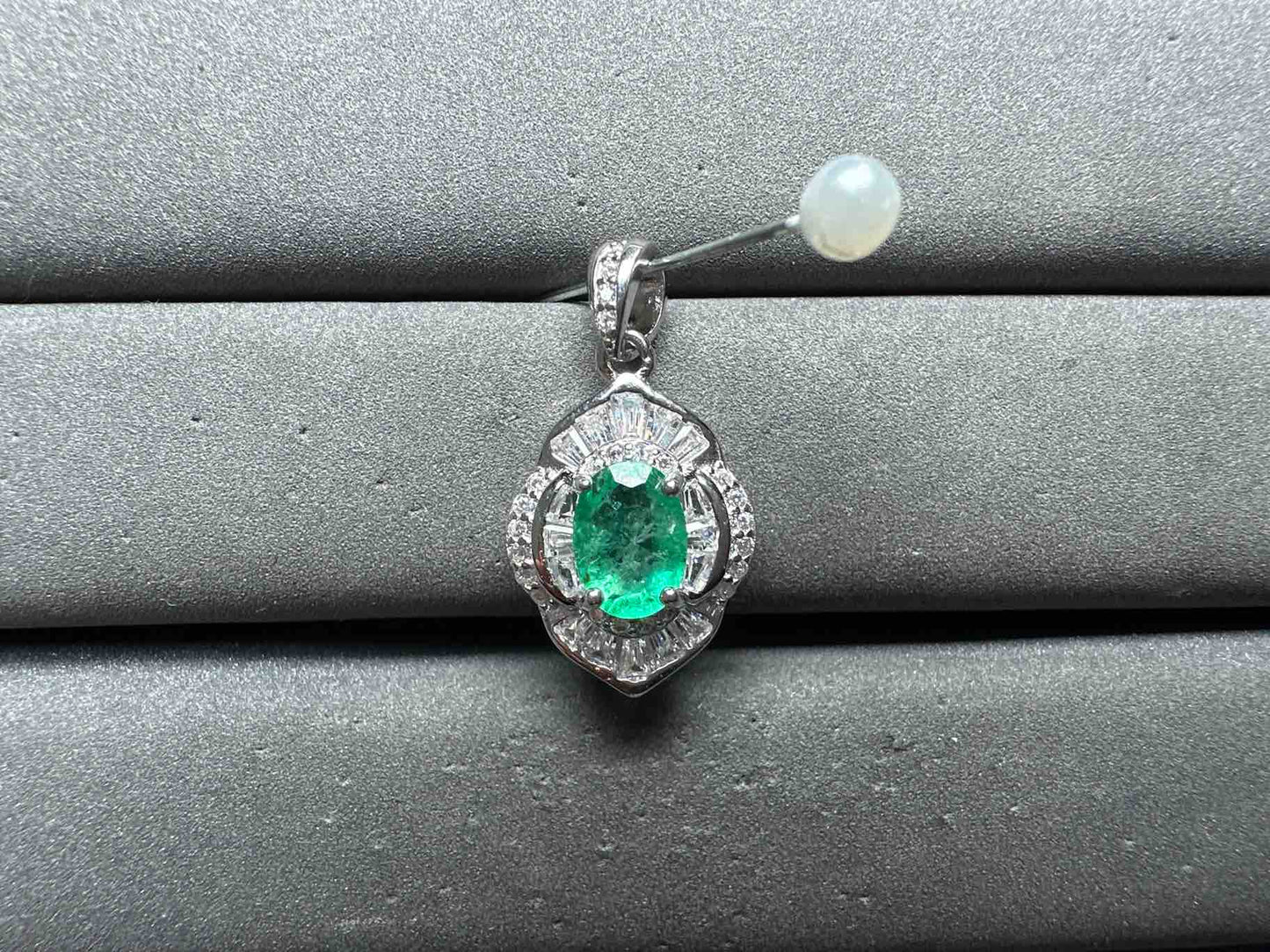 A14419 Emerald Pendant