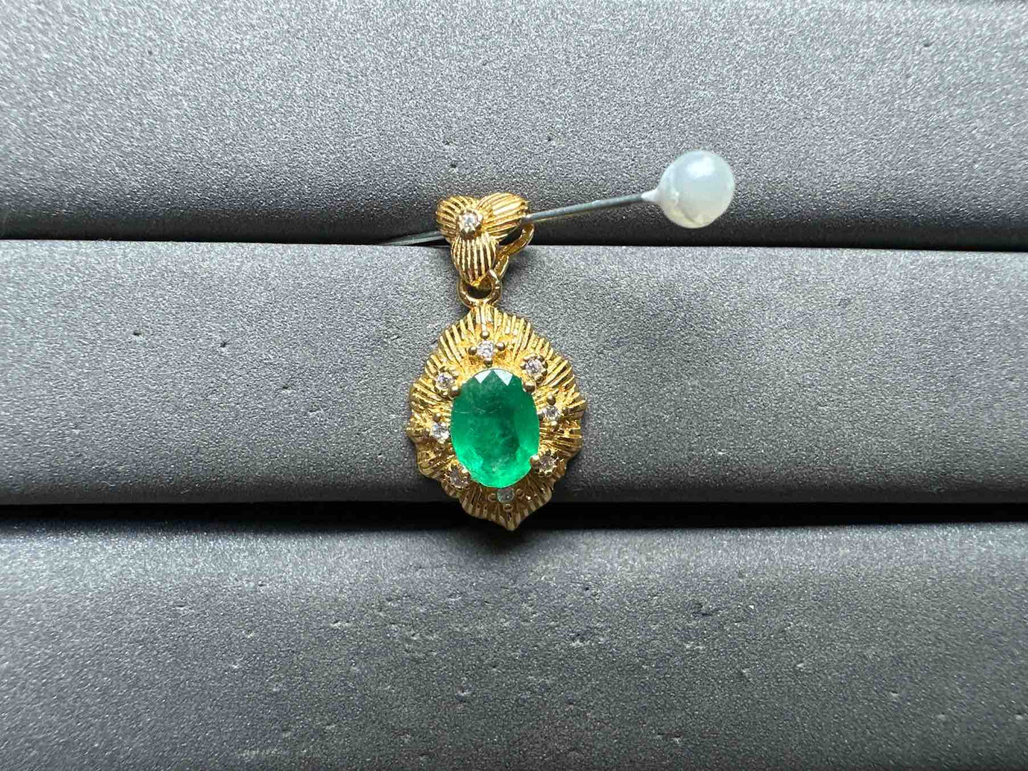 A14420 Emerald Pendant