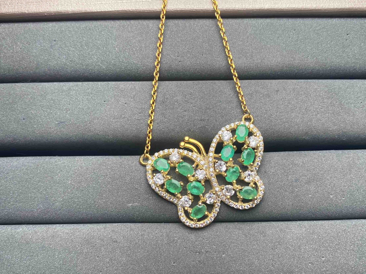 A14631 Emerald Necklace