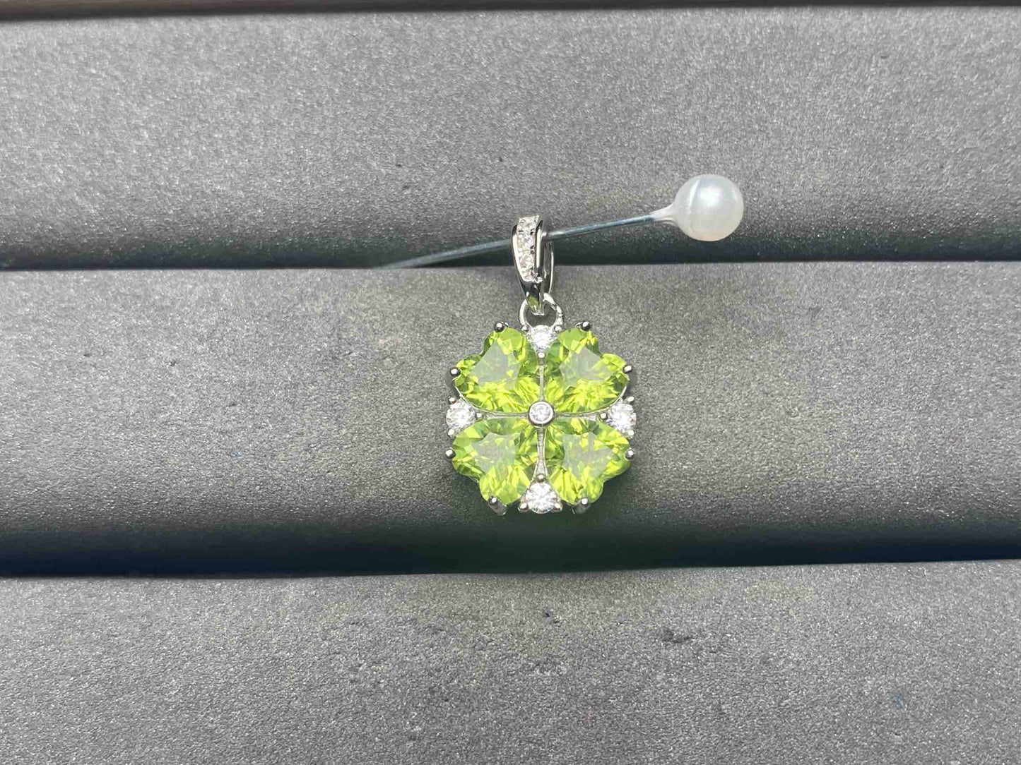 A14659 Peridot Pendant
