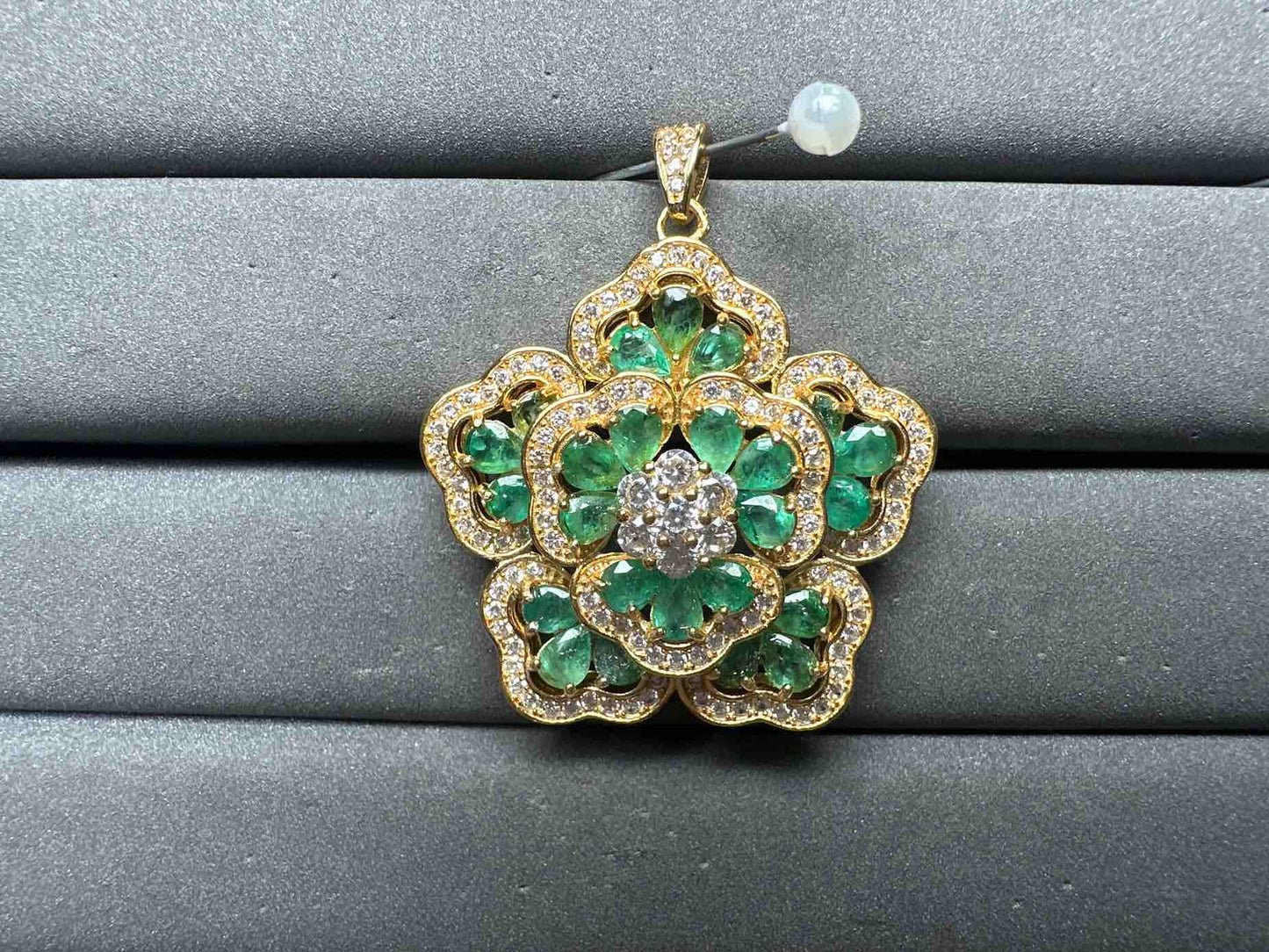 A14838 Emerald Pendant