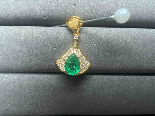A14939 Emerald Pendant