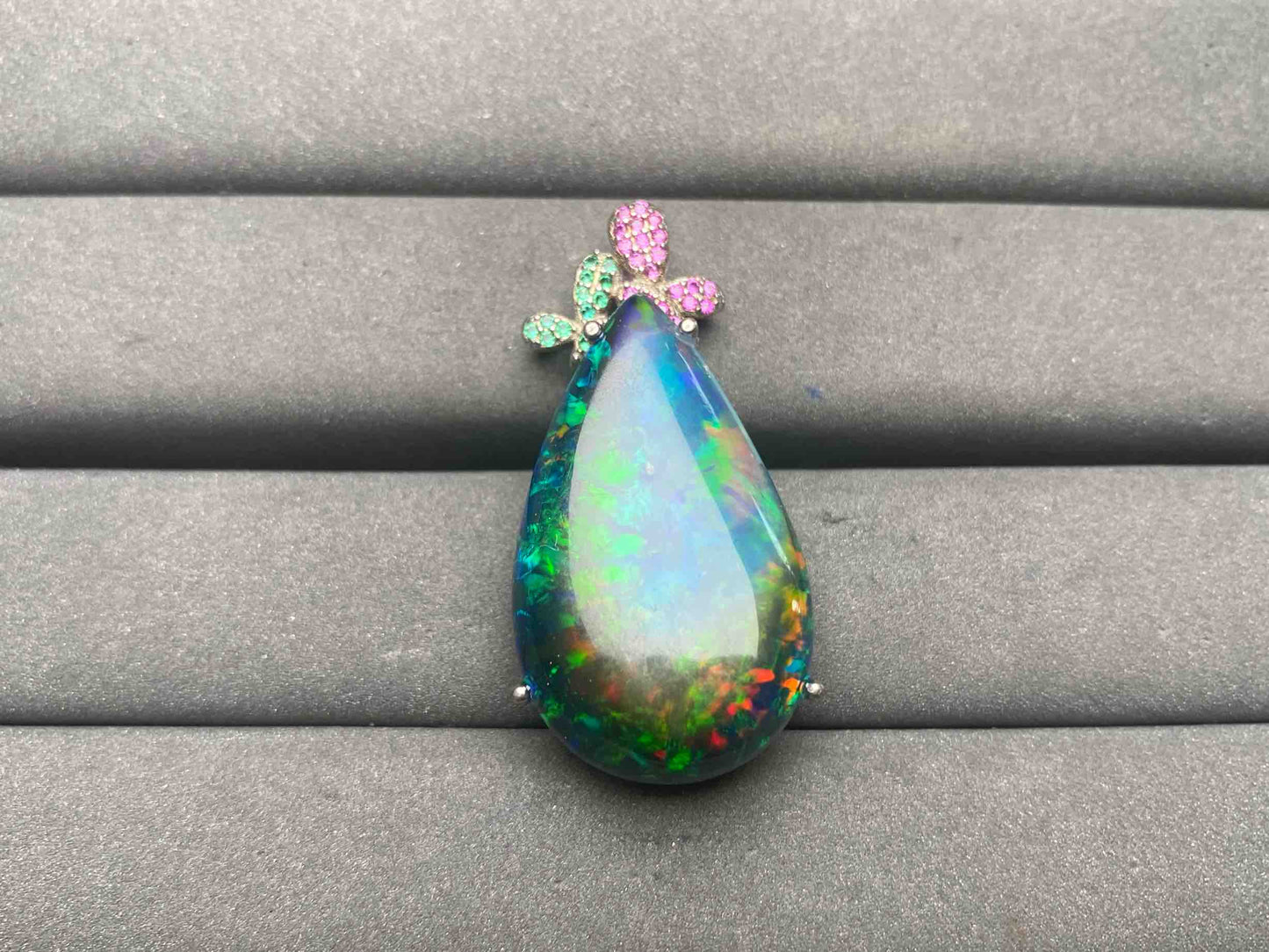 A14976 Opal Pendant