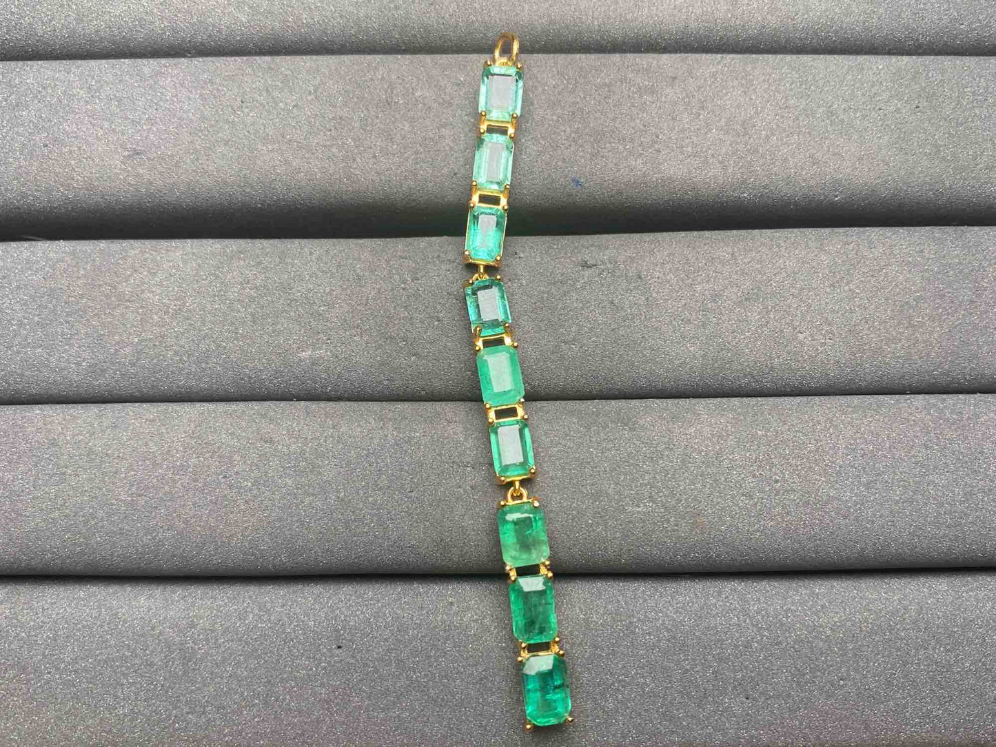 A14986 Emerald Pendant