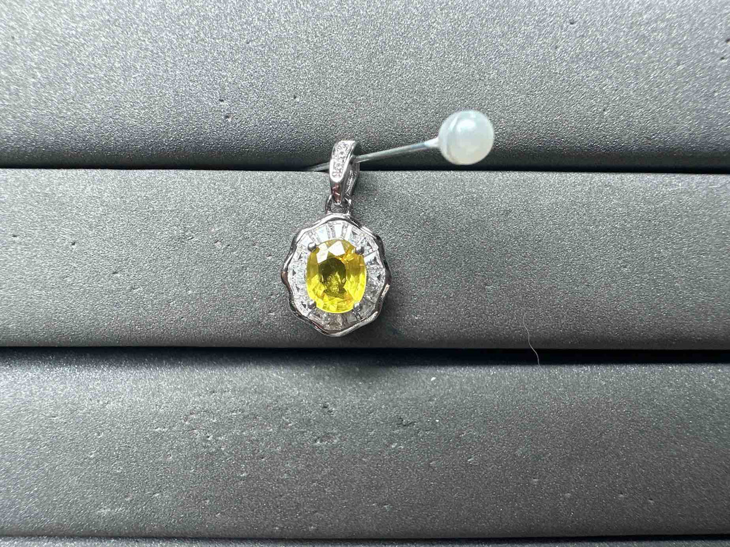 A15031 Yellow Sapphire Pendant