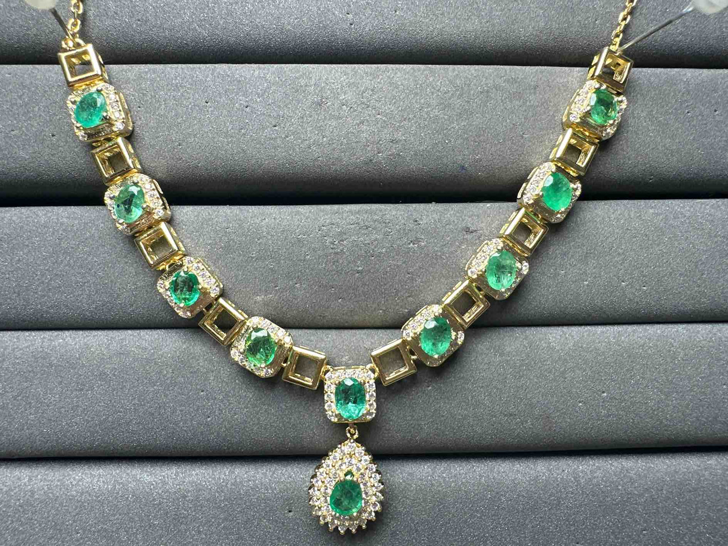 A15068 Emerald Necklace